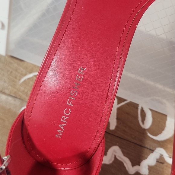 New with tag Marc Fisher Bright Red Hells size 9 with silver hardware - Picture 6 of 8